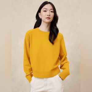 Banana Republic Perfectly Soft Yellow Crewneck Sweater XXS